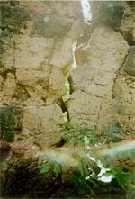 Kosso walls cracks